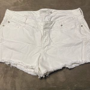 Torrid White denim cut off lace trim shorts 18